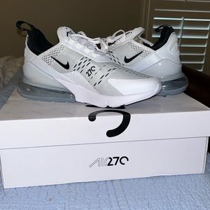 Brand new never worn women’s nike 270’s black and white size 6.5